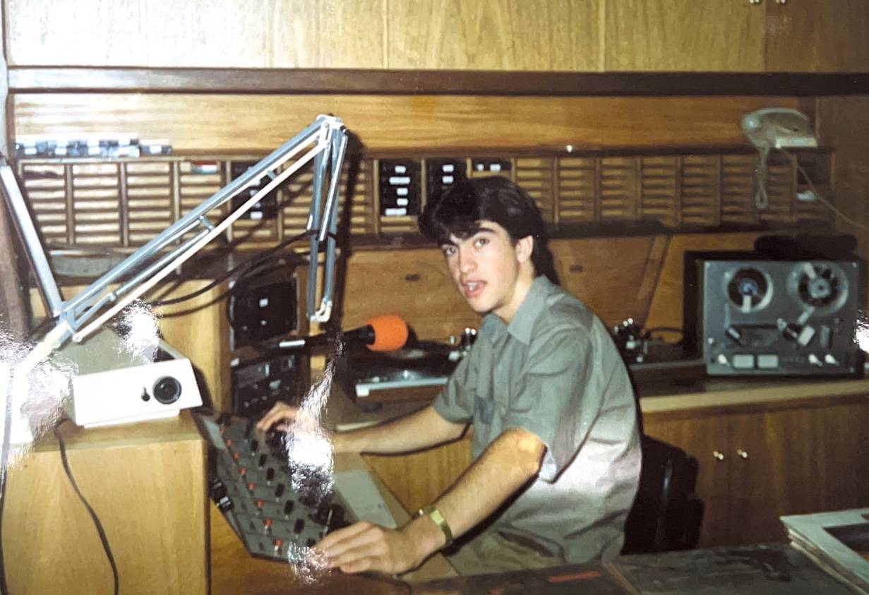 Vizi FM comemora 34 anos no ar